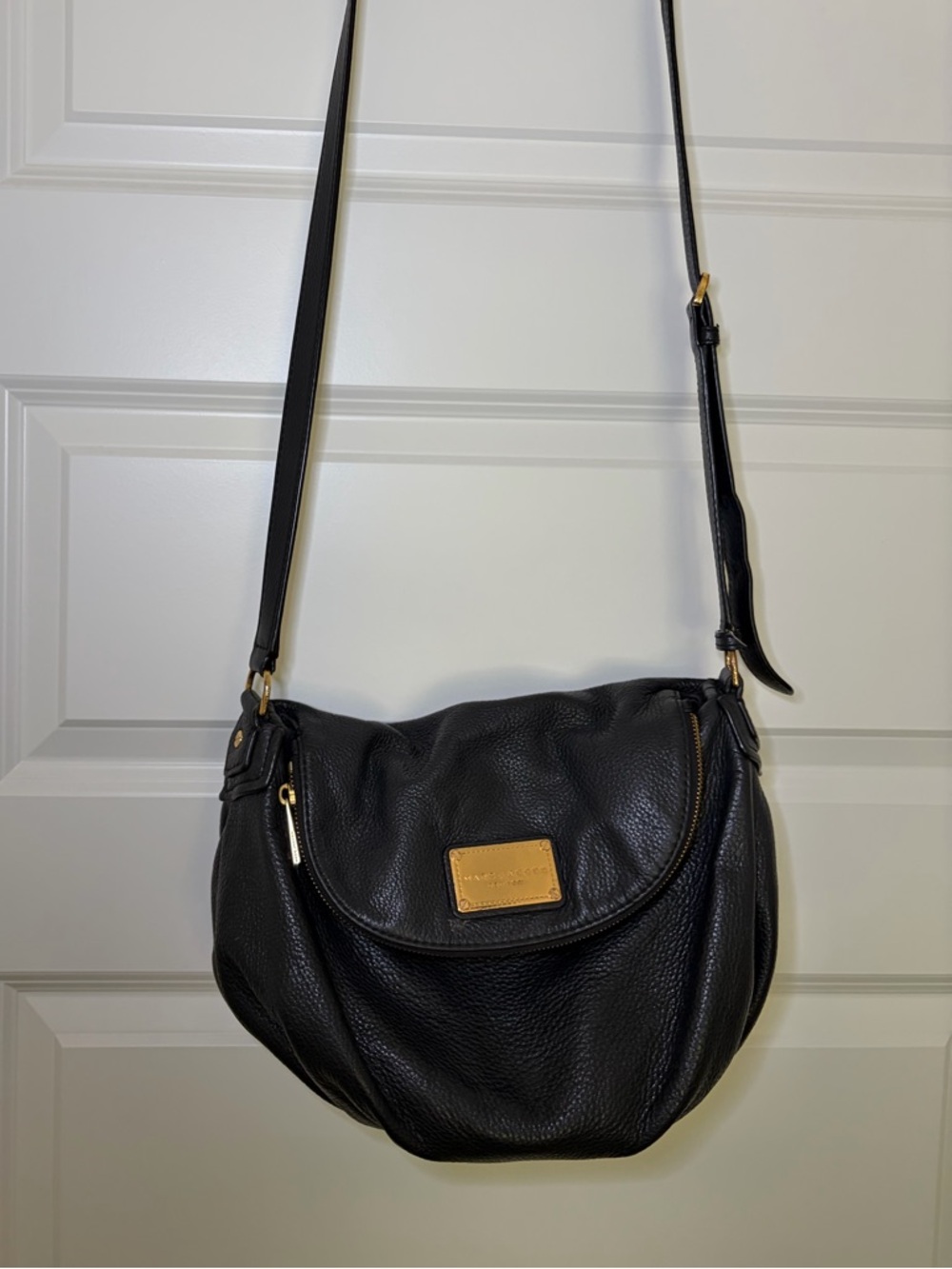 Marc Jacobs Black Pebbled Leather Messenger Crossbody Bag